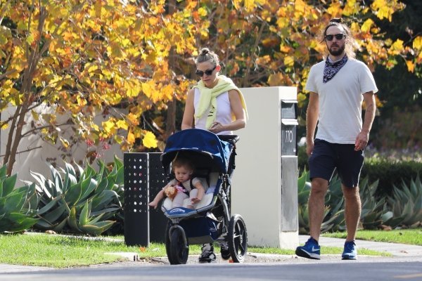 Kate Hudson sa suprugom i kćeri