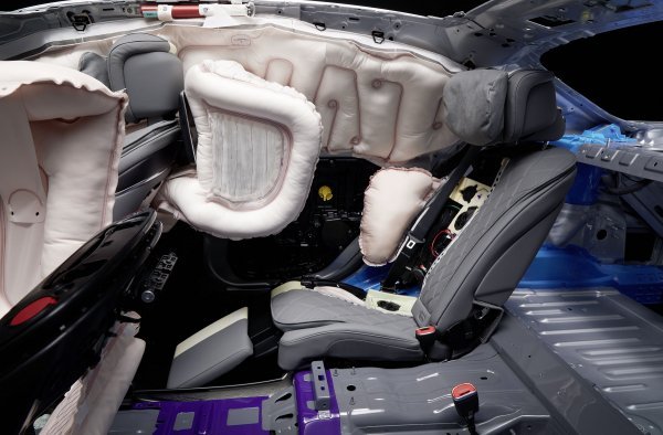 Sustav zračnih jastuka za putnike stražnjih sjedala u novoj Mercedes-Benz S-klasi