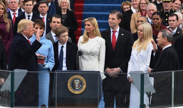 Inauguraciju Donalda Trumpa u siječnju 2017. također je vodio predsjednik Vrhovnog suda John Roberts