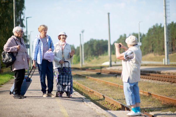 Odvajanje po starosnim skupinama može se provesti u raznim mikrookolišima, poput kina, društvenih okupljanja, prilikom putovanja i slično