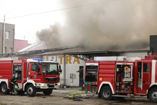 Zagreb: Požar u skladištu u Sesvetama