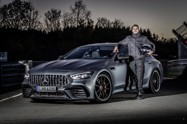 Mercedes-AMG GT 63 S 4MATIC+ i bivši trkaći vozač Demian Schaffert