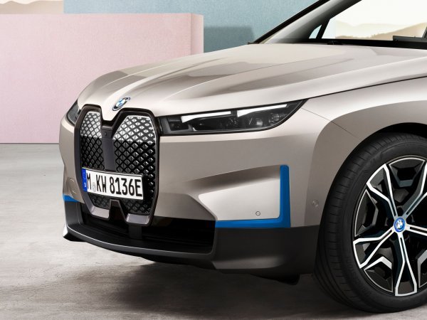 BMW iX - potpuno električni Sports Activity Vehicle (SAV)