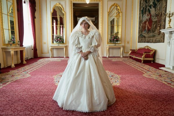 Scena iz serije 'Kruna', princeza Diana u vjenčanici