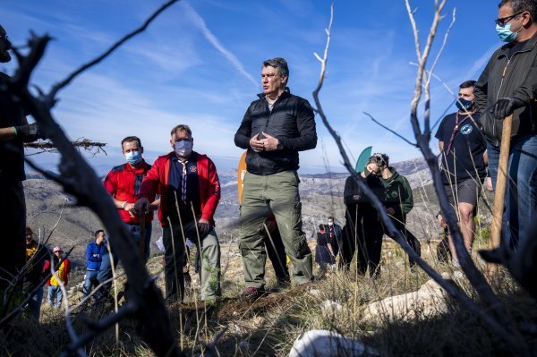 Gornje Sitno: Predsjednik Zoran Milanović sudjelovao u akciji Boranka