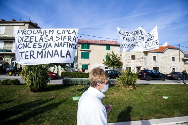 Prosvjed mještana zbog ekološke situacije u Vranjičkom bazenu