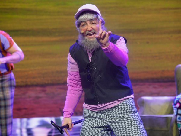 Marina Orsag kao Tones and I