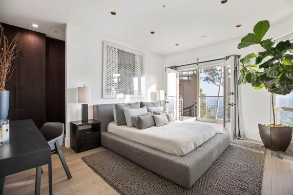 Dom Nicole Scherzinger