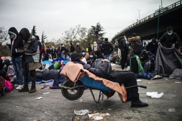 Francuska policija ispraznila migrantski kamp