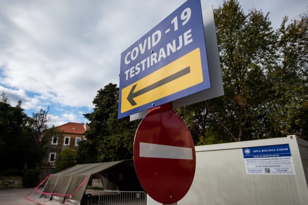 Zagreb: Prizori ispred OB Zadar u jeku pandemije koronavirusa