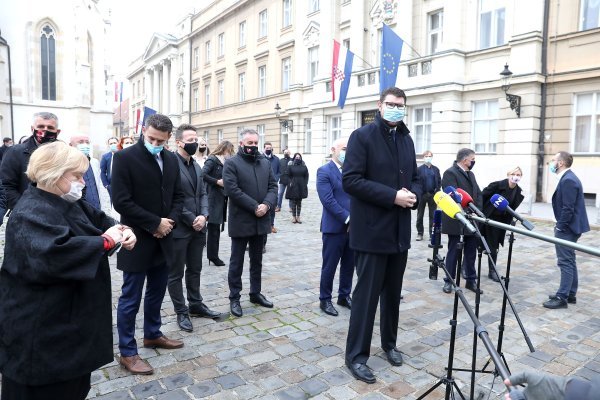 Zagreb: Nakon što je oporba napustila sabornicu obratili su se medijima na Markovom trgu