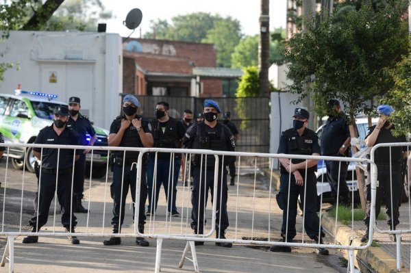 Policija ispred mrtvačnice