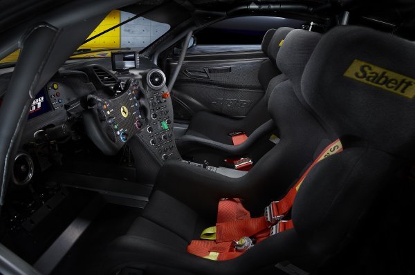 Ferrari 488 GT Modificata - unutrašnjost kabine