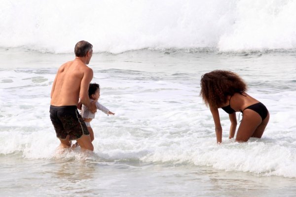 Vincent Cassel i Tina Kunakey s kćerkicom