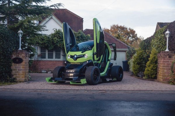 Ovo nije električno vozilo visokih performansi, već je više vozilo za pokazivanje, koje možete izvesti na cestu toplim vikendima i potaknuti ljude da s vama razgovaraju o električnim automobilima