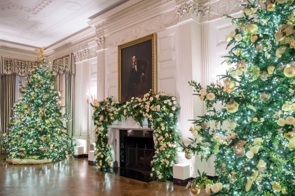 Melania Trump posljednji je put okitila Bijelu kuću blagdanskim dekoracijama