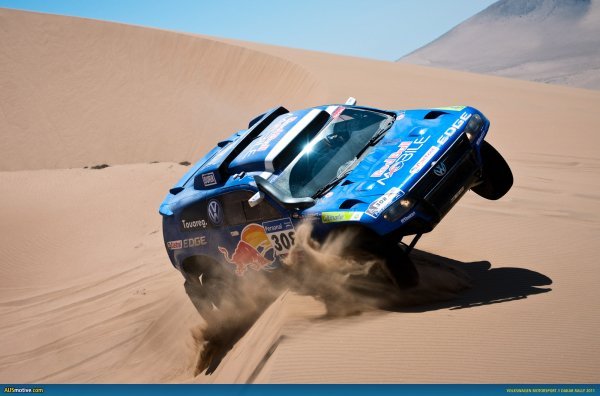 VW Race Touareg 3 - pobjeda na Dakar Rallyju 2011. godine s vozačem Nasserom Al-Attiyahom (Katar) sa suvozačem Timom Gottschalkom (Njemačka) u modelu Race Touareg 3
