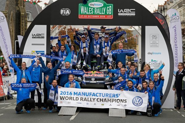 Osvajanje 4. WRC naslova 2016. - Dr. Frank Welsch, Volkswagen Motorsport, Sébastien Ogier/Julien Ingrassia, VW Polo R WRC