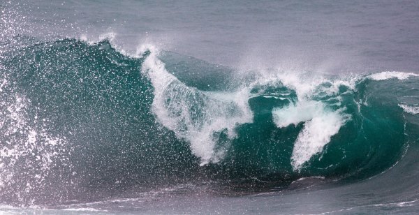 Jaka bura i valovi na Rtu Kamenjak