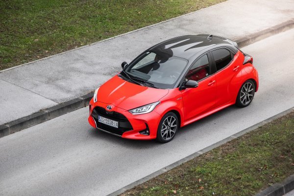 Toyota Yaris - najnovija, četvrta generacija je savršen gradski automobil s naprednom hibridnom tehnologijom te dizajnom koji otkriva da je on uvijek 'spreman za pokret'