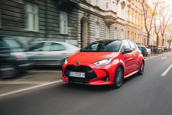 Toyota Yaris - najnovija, četvrta generacija je savršen gradski automobil s naprednom hibridnom tehnologijom te dizajnom koji otkriva da je on uvijek 'spreman za pokret'