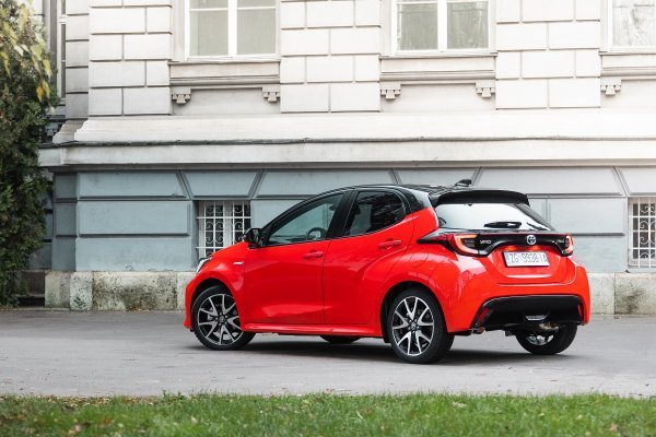 Toyota Yaris - najnovija, četvrta generacija je savršen gradski automobil s naprednom hibridnom tehnologijom te dizajnom koji otkriva da je on uvijek 'spreman za pokret'