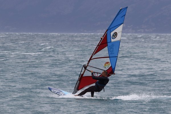 Olujno jugo u Makarskoj