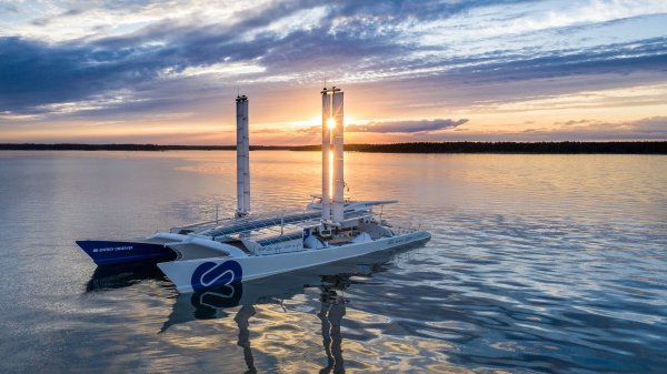 Energy Obsever je brod koji je integrirao Toyotin pogonski sustav gorivnih članaka za nultu emisiju CO2