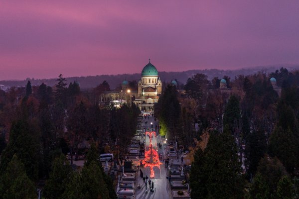 Zagrebačko groblje Mirogoj na blagdan Svih svetih