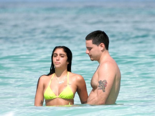 Lourdes Leon i Jonathan Puglia uživaju na plaži