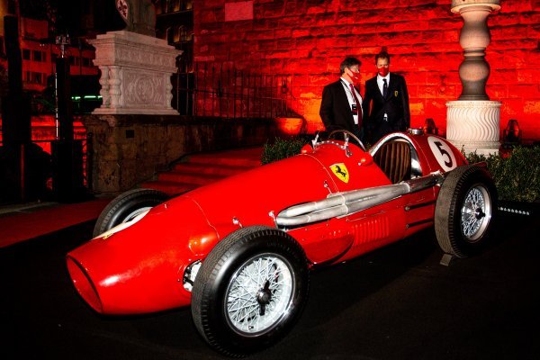 Louis C. Camilleri i Sebastian Vettel na proslavi 1000. utrke Ferrarija u Formuli 1