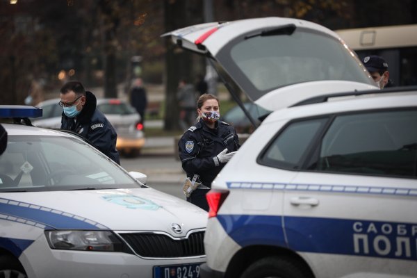 Automobilom se zabio u Narodnu skupštinu Srbije