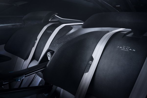 Jaguar Vision Gran Turismo SV je potpuno električni virtualni trkaći endurance automobil za video igru Gran Turismo