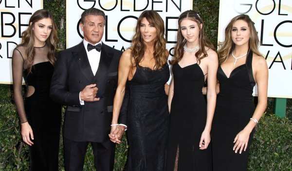 Sylvester Stallone sa suprugom Jennifer Flavin i njihove tri kćeri, Scarlet Rose Stallone, Sistine Rose Stallone i Sophijom Rose Stallone