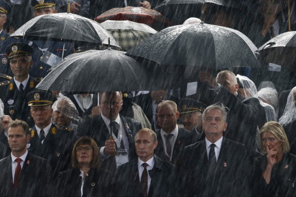 Vladimir Putin i Tomislav Nikolić na vojnoj paradi u Beogradu