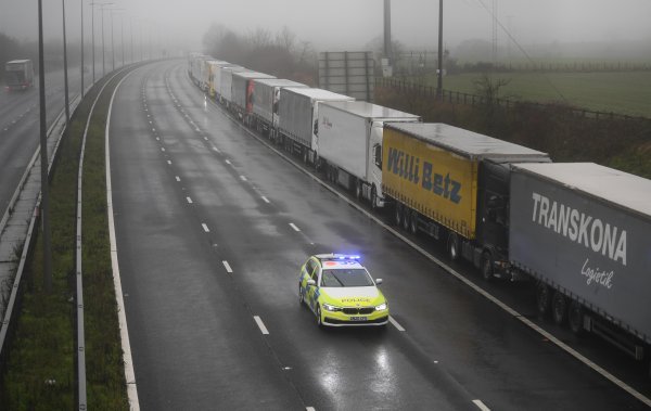 Blokada kamiona na francusko-britanskoj granici u Doveru