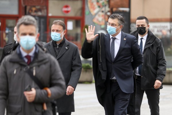Premijer Plenković i predsjednik Sabora Jandroković dolaze na božićnu misu