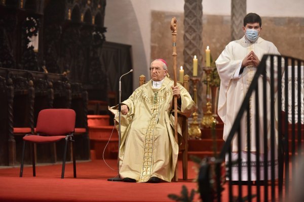 Nadbiskup Želimir Puljić predvodio Božićnu misu u zadarskoj katedrali