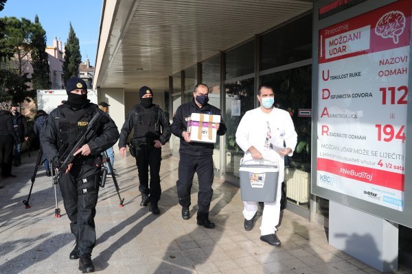U pratnji policije cjepivo stiglo u Rijeku