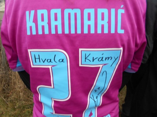 Dres Andreja Kramarića s njegovim potpisom