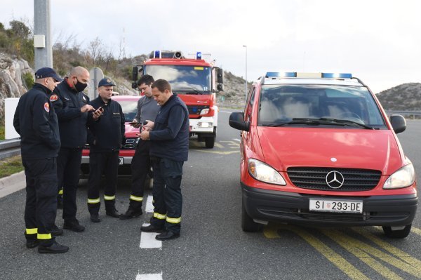 Vatrogasne postrojbe iz Dalmacije krenule prema Sisku i Petrinji