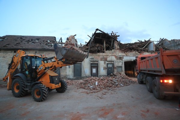 Čišćenje ruševina u Petrinji