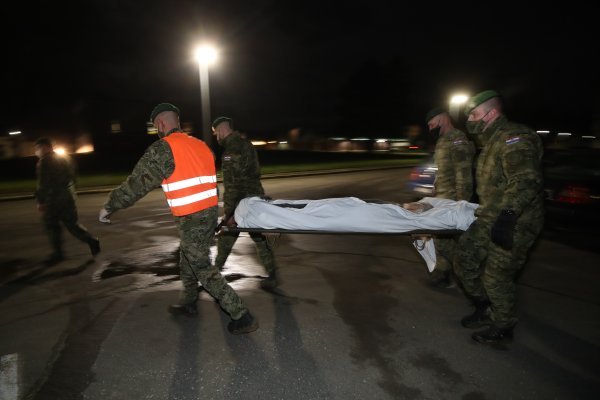 Evakuacija nepokretnih iz Domova za starije u Sisku