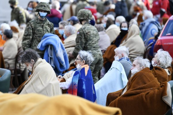 Evakuacija osoba iz Doma za starije u Sisku