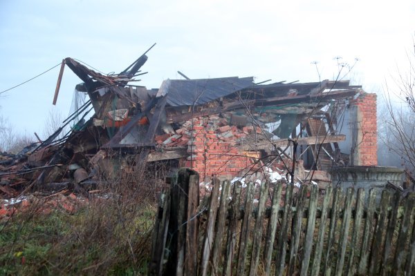 Razrušene kuće u Majskoj Poljani
