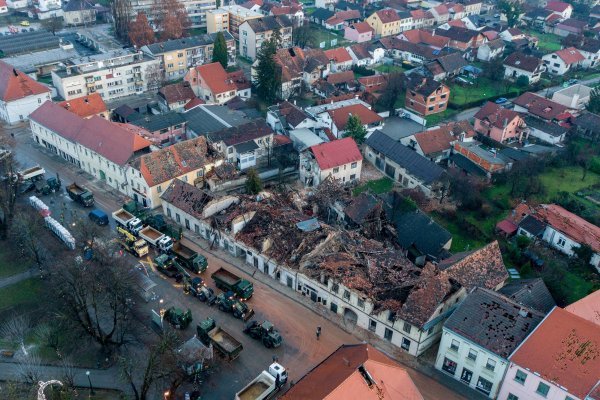 Posljedice potresa u Petrinji snimljene iz zraka