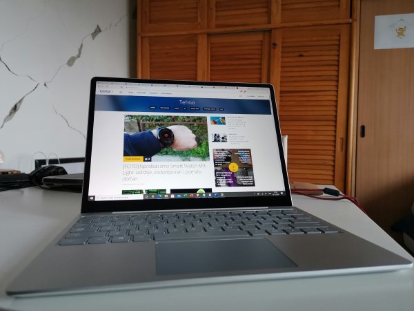 Microsoft Surface Laptop Go