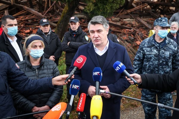 Zoran Milanović u selu Majske Poljane