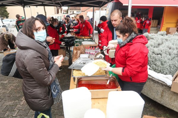 Chef kuha doma i Udruga ugostitelja organizirali i pružaju pomoć u Petrinji