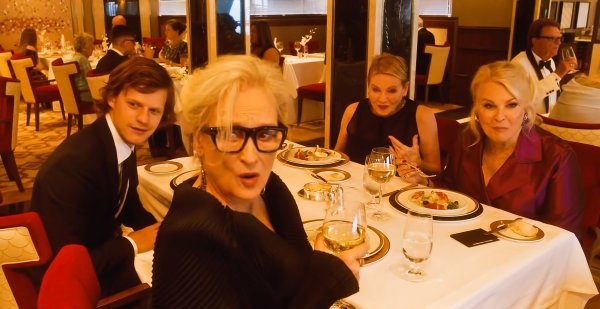 Meryl Streep, Dianne Wiest, Candice Bergen i Lucas Hedges u filmu 'Let Them All Talk' (2020).